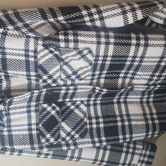 NWT Black and Cream Shirt/Jacket....size L and M - Picture 2 of 3